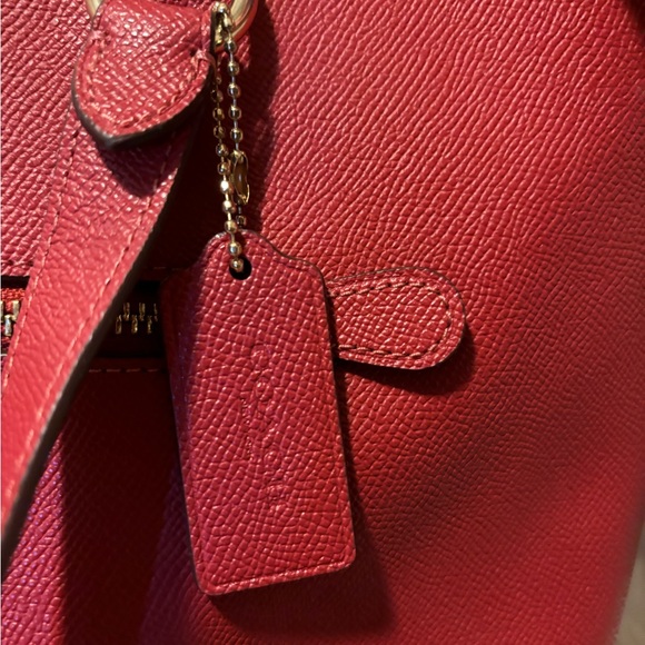 Coach Gallery Tote Red Apple Crossgrain
Leather with Goldtone Hardware - Picture 8 of 9